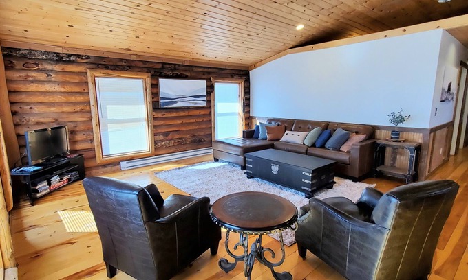 Duchesne Cabin | CABIN IN DUCHESNE, overlookingn Starvation Reservoir, 2 Bed,1 Bath.