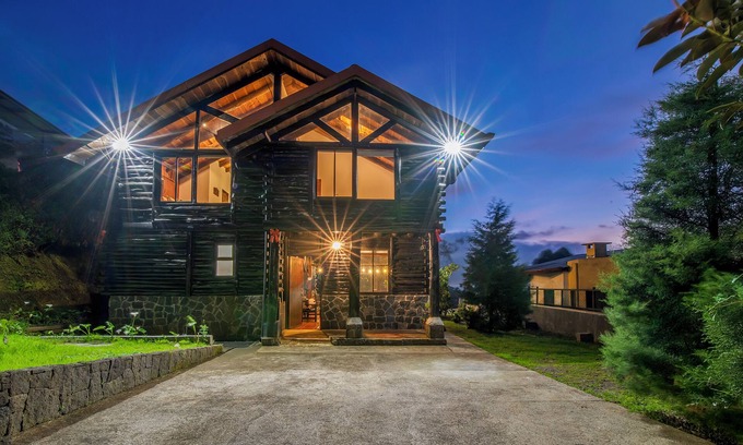 Roble Ski Chalet | Cabin in the Clouds