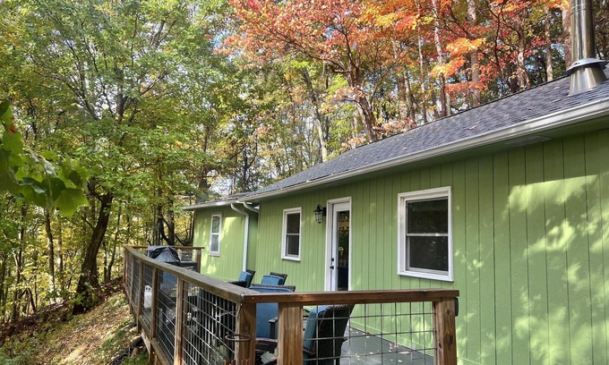 Canton Cabin | Cabin in the woods with a hot tub