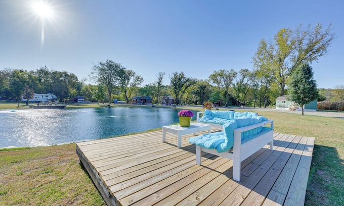 Austinville Apartment | Cabin on River’s Edge Trail in Steamboat Rock!