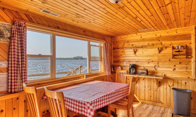 Gordon Cabin | Cabin on the Lake w/6-Beds - Northwoods - Complimentary Dock - Pets ok