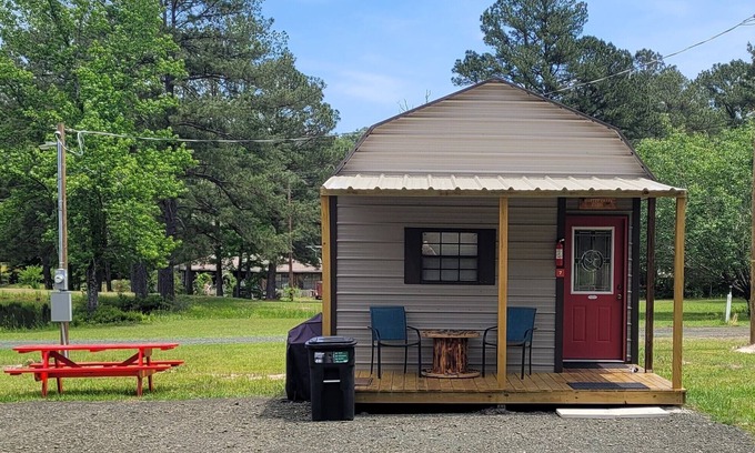 Broaddus Cabin | Cabin Sleeps 4 to 6 Just minutes from Lake Sam Rayburn