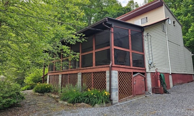 Coburn Cabin | Cabin stay close to state park