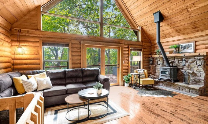 Beaver Shores Cabin | Cabin Sweet Cabin - Modern Log Cabin @ Beaver Lake W/Hot Tub