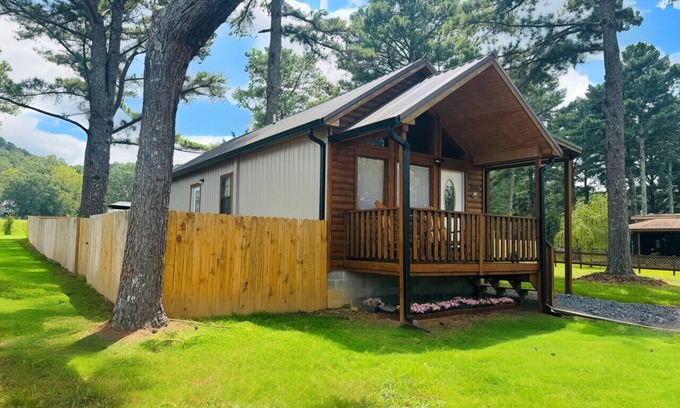 Groveoak Cabin | Cabin Vacation|Pet Dog Friendly|Lake Guntersville | Fully Fenced | Private