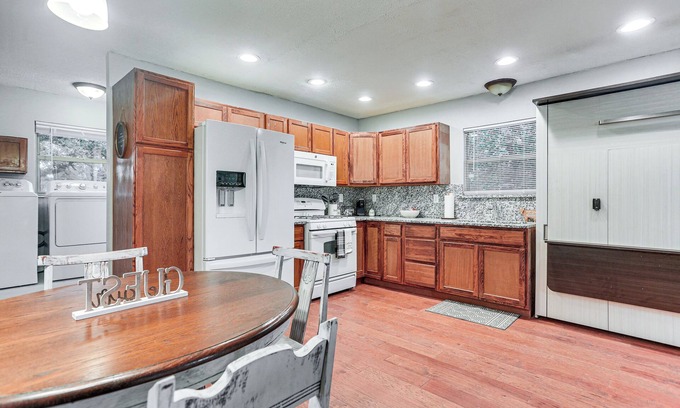 Valley View Apartment | Cabin w/Hot Tub in Valley View: Pets Welcome!
