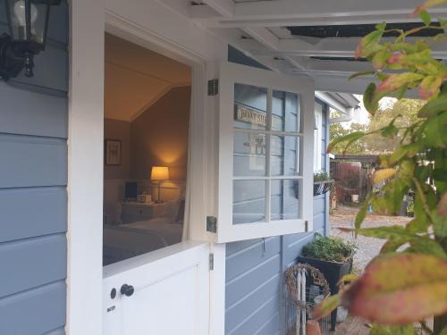 Motueka House | Cabins on Tudor bed & breakfast