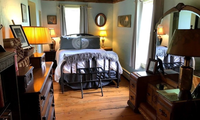 Cabot Cabin | Cabot Cabin on a Quiet County Road