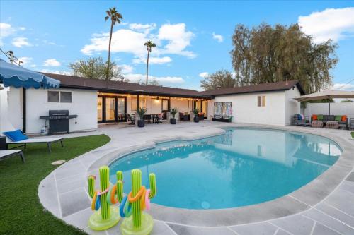 New Papago Parkway House | Cactus Bloom Villa - Spacious 5BR near Old Town Scottsdale with Private Pool
