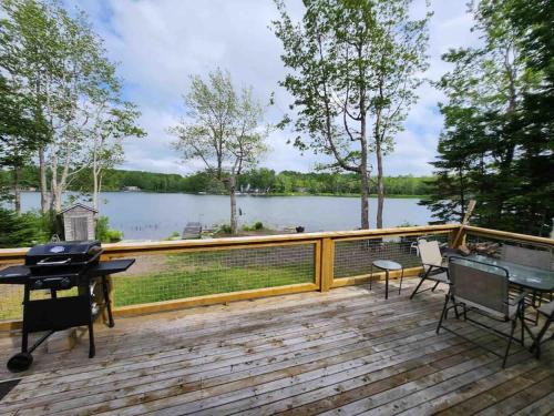 Kings County House | CAIA Lakeside Retreat - Sunken Lake