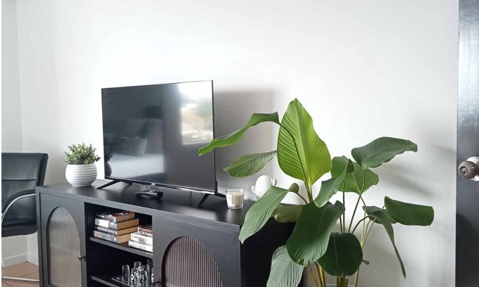 Woree Apartment | Cairns Chic Suite - Apartment 'A'
