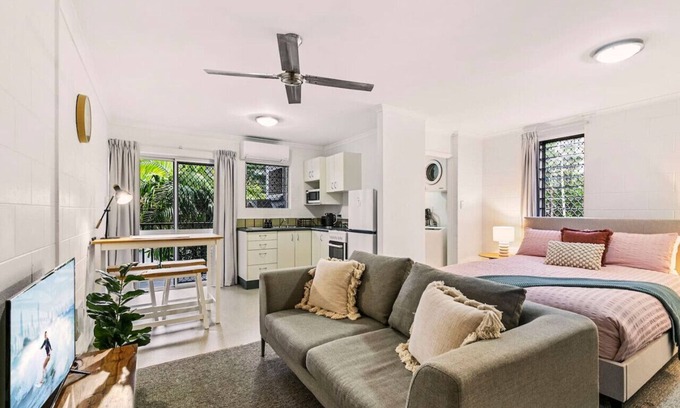 Edge Hill Apartment | Cairns Retro Studio Charm in Edge Hill