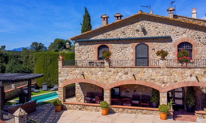 Capmany Cottage | CAL BISBE - Rural House with pool - calm and country tranquility.
