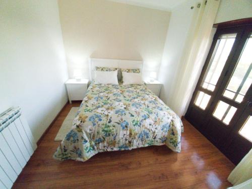 Nossa Senhora do Populo Apartment | Caldas da Rainha's Green & Brown