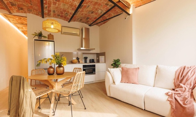 Eixample Apartment | Calderers La Serp - Holiday Apartment Rental Girona | Bravissimo