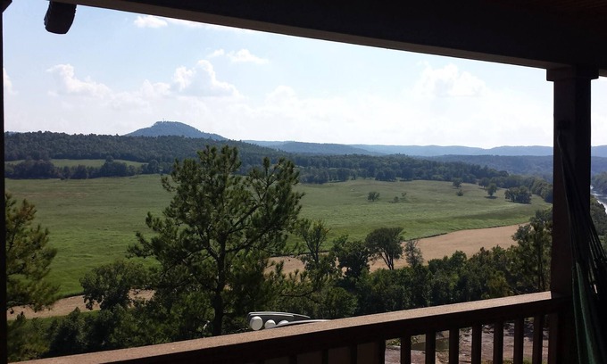 Calico Rock Cabin | Calico Rock Cabin-406 Calico St 302 Chessmond Ferry Rd viewing the White River