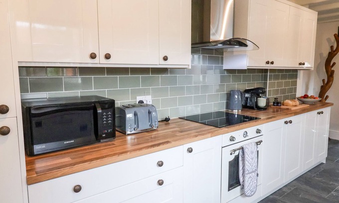 Misterton Cottage | CALIDUM COR, pet friendly, with open fire in Misterton