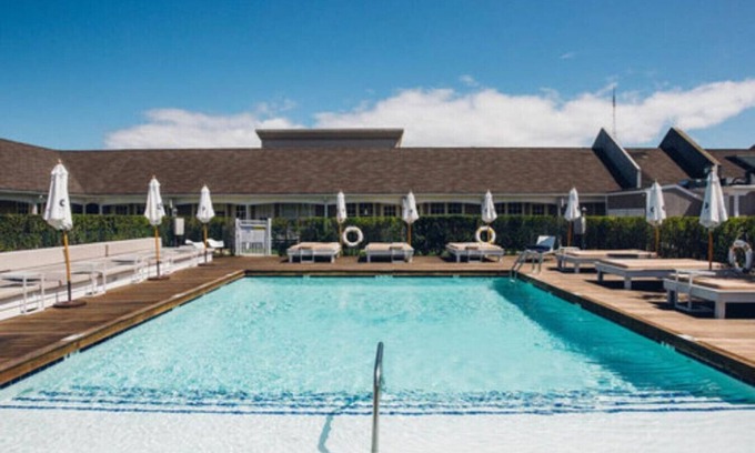 Southampton House | California King Poolside, Daily Breakfast, Minibar