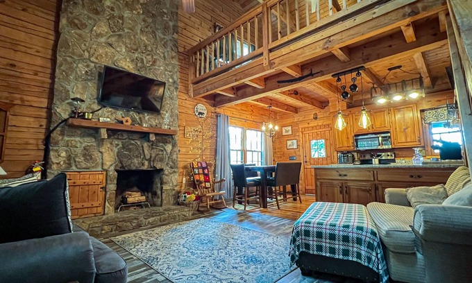 Pine Mountain Valley Cabin | Callaway's Pumpkins and Fantasy in Lights with Happy’s Hideaway!