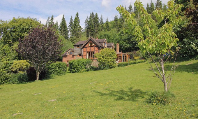 Acton Scott Cottage | CALLOW COTTAGE, pet friendly, with pool in Craven Arms