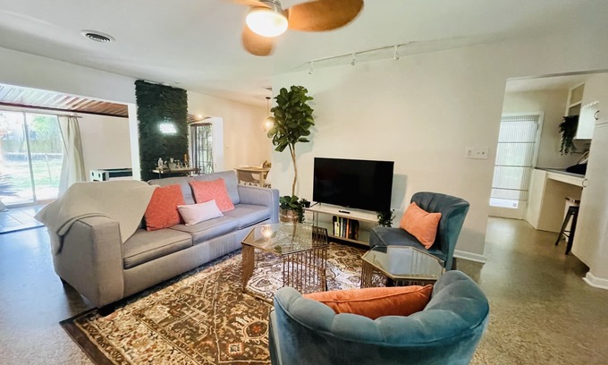 Old Seminole Heights House | Calming Space-Ideal Location-Cozy Florida Vibes