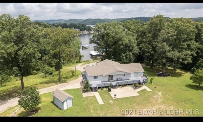 Lake of the Ozarks House | Camdenton Resort - 7 bedroom 3 bathroom house.