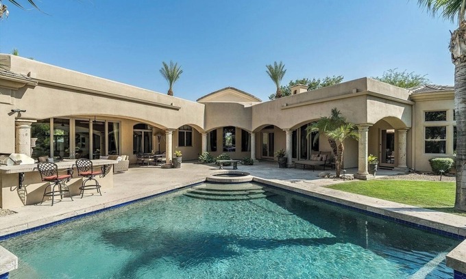 Paradise Valley House | Camelback Compound - 8 BR all ensuites. Heated Pool & Spa, Golf & 2 Guest Houses