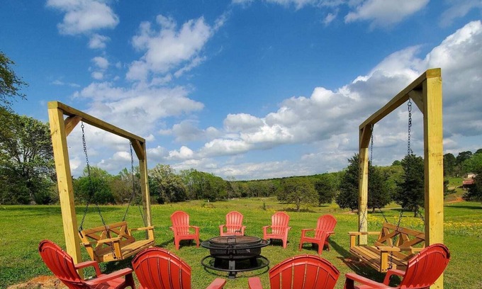 Big Sandy House | Camels, Red Cabin and more! Kaleidoscope Ranch