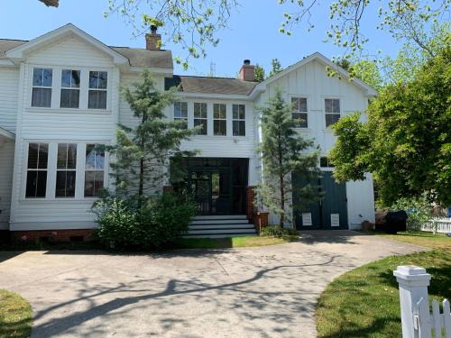 Historic Downtown Manteo House | Cameron House Next Door