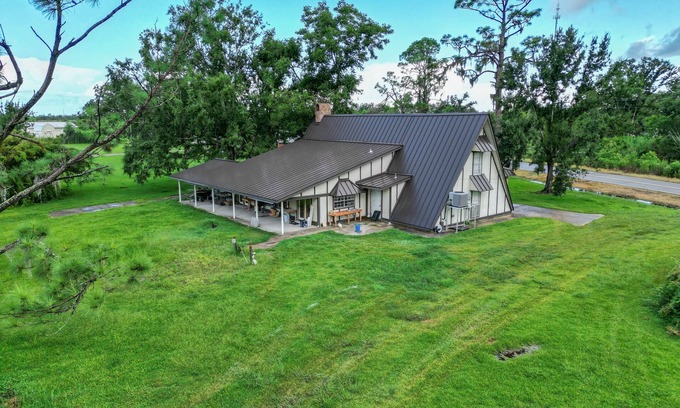 Theriot House | Camp Dularge DeLight Sleeps 8 Dulac & Houma by Falgout Marina