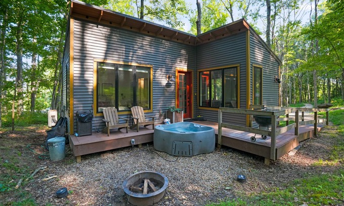 New Plymouth Cabin | Camp Emerson | Hocking Hills