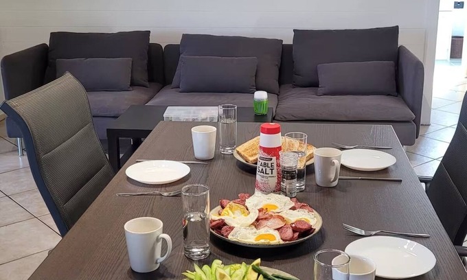 Brisbane Waterfront House | Camp in Style - Waterfront Guesthouse