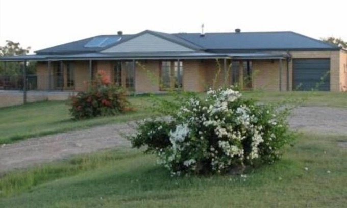 Greta House | Camp Road Cottage - located at Hunter Valley