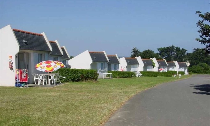 Plestin-les-Greves House | Camping 2 étoiles - Piscine - ccaba00