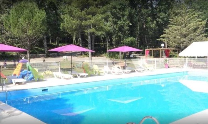 Monoblet House | Camping 3 étoiles - Piscine - cca0ge0