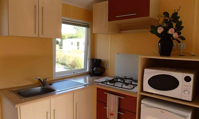 Saint-Honore-les-Bains House | Camping des Bains * - Mobilhome 2 bedrooms 2 to 4 people - 2 pers. included in the tariff