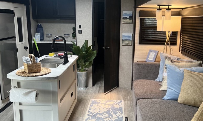 Zuni RV Rental | Camping near the water