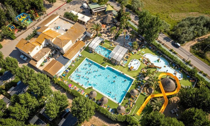 Serignan-Plage House | Camping - Piscine - ccagede