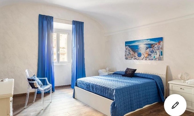Rione VII Regola Apartment | Campo de’ Fiori on vacation with class