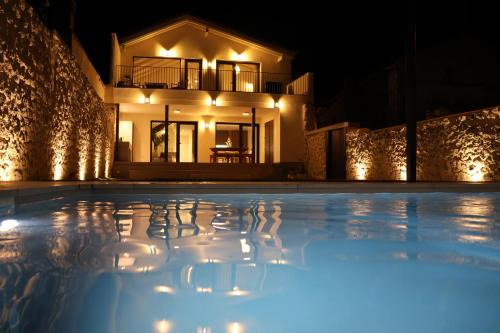 San Miguel del Arroyo House | Can Olivera Lujo rural con piscina climatizada