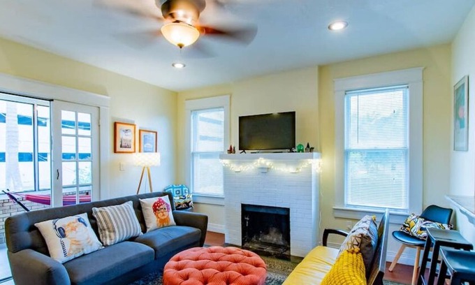 Hyde Park Apartment | Can't Buy Me Love - U of Tampa Flat in N Hyde Park