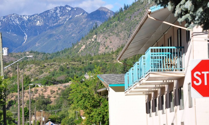 Lillooet Hotel | Canadas Best Value Inn Mile 0