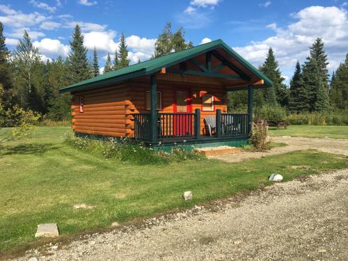 Crescent Spur Hotel | Canadian Country Cabins