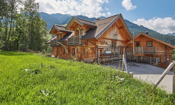 Saalbach-Hinterglemm Ski Chalet | Canadian log cabin in the heart of Saalbach-Hinterglemm with JokerCard in Summer