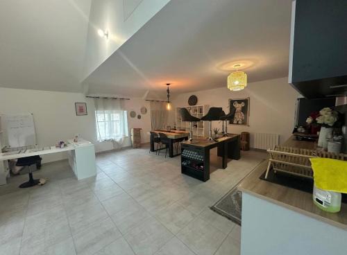 Locmaria-Grand-Champ Bed & Breakfast | Canapé panoramique dans loft