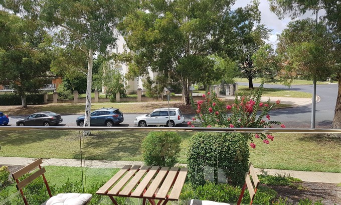 Narrabundah Apartment | Canberra self contained studio in central location