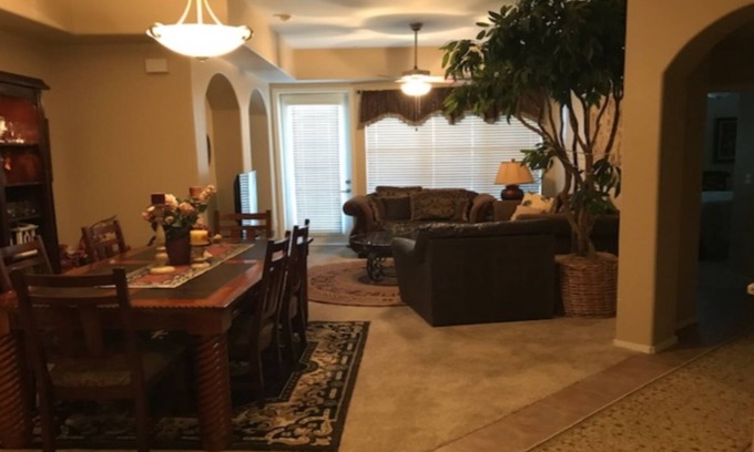Surprise Condo | CANCELLATION: AVAIL 12-28 to Jan. 30! ENJOY A WARM WELCOME TO THE NEW YEAR!