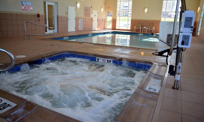 Austintown Hotel | Candlewood Suites Youngstown W I-80 Niles Area by IHG