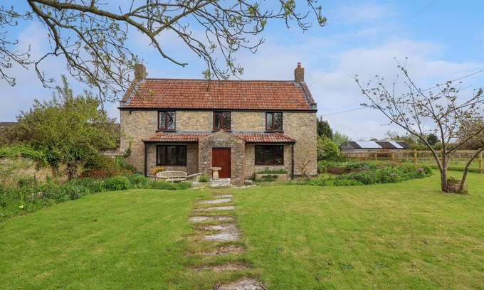 Bridgwater Cottage | CANNY CROFT, pet friendly, character holiday cottage in Street