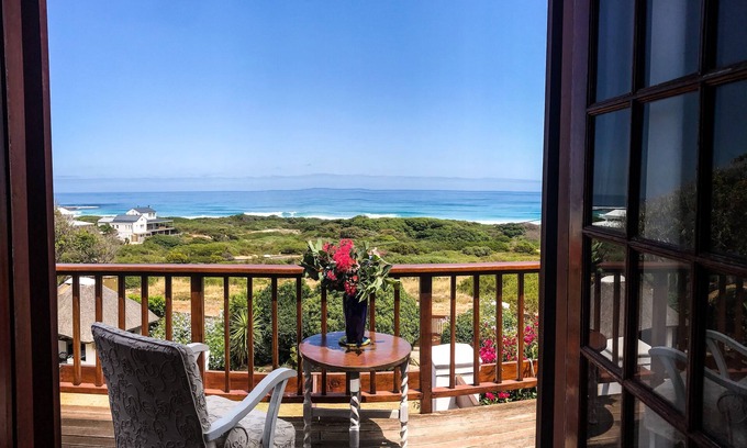 Scarborough House | CAPE DUTCH VILLA IN 1/2 ACRE PROPERTY, <3 MINUTES WALK FROM THE BEACH.